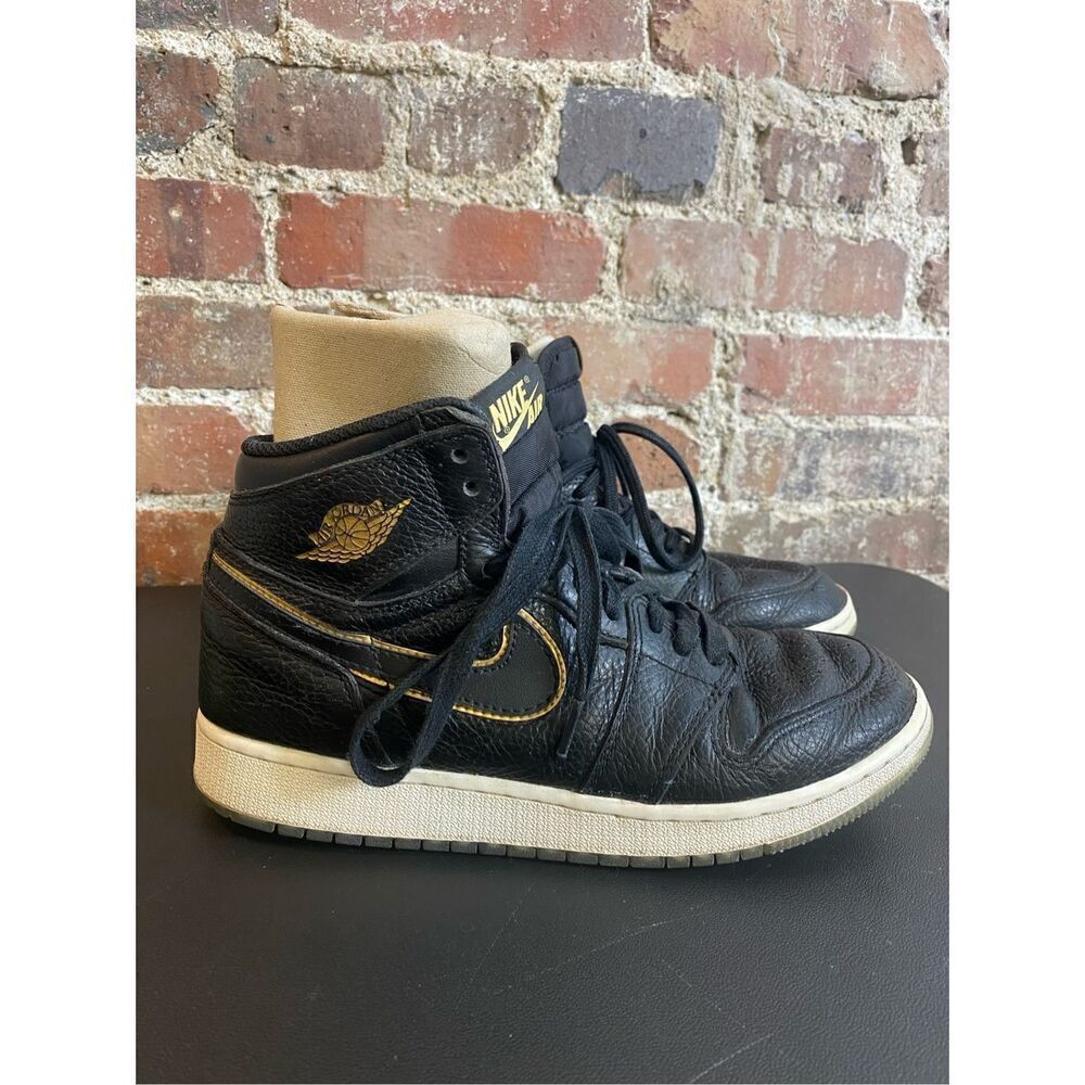 Nike 575441-031 Black Leather Gold Detail  Hi-Tops Girl’s Size 6.5y